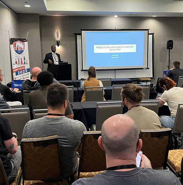 Speaker presenting at the PHP[TEK] conference